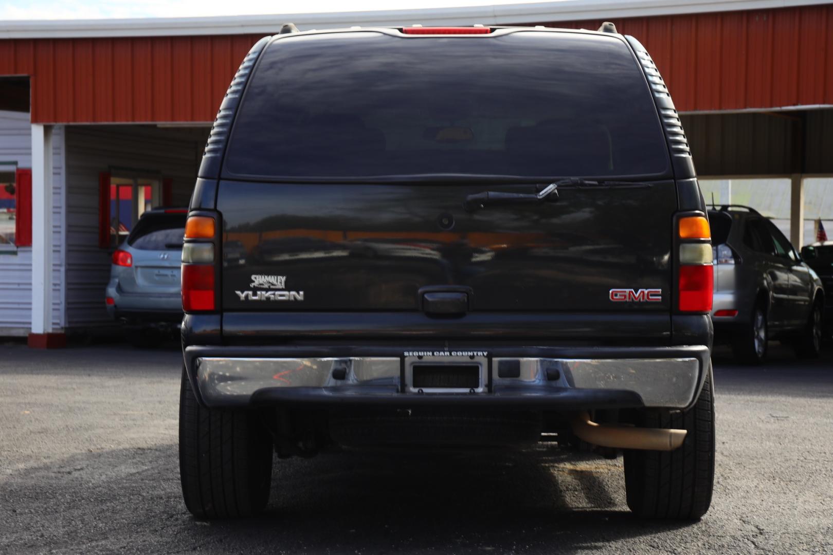 2004 GMC YUKON 2WD (1GKEC13V84J) with an 4.8L V8 OHV 16V engine, 4-SPEED AUTOMATIC transmission, located at 420 E. Kingsbury St., Seguin, TX, 78155, (830) 401-0495, 29.581060, -97.961647 - Photo#5